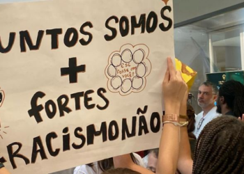 500 alunos protestam no Shopping Higienópolis após 5 casos de racismo