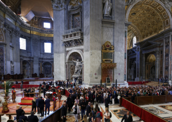 Papa Francisco morreu sem sofrer e não havia nada que pudesse ser feito para salvar sua vida, diz médico