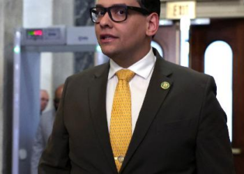 Ex-deputado George Santos é condenado a 7 anos de prisão nos EUA