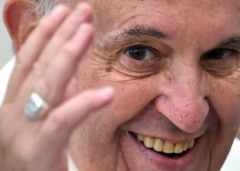 Vaticano divulga texto de documento que será colocado dentro do caixão do papa Francisco; LEIA