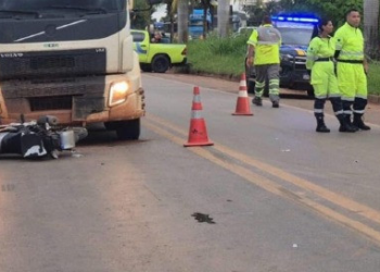 Pedestre é atropelado por moto e morre