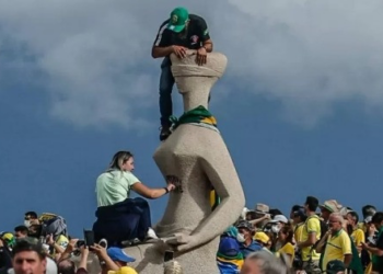 STF condena cabeleireira que pichou estátua com batom