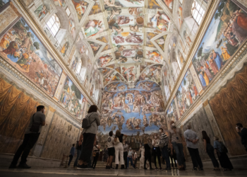 Vaticano fecha Capela Sistina para o público e prepara local para o Conclave
