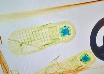 Homem tenta entrar na PCE com relógios smart; vídeo