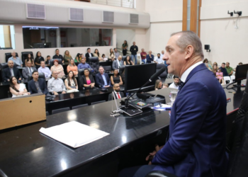 Wilson Santos homenageia policiais civis por excelência na segurança pública