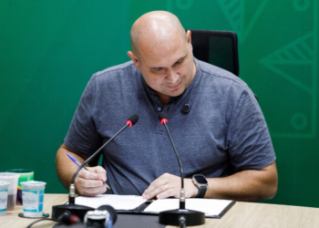 Abilio sanciona lei que cria agência de saneamento e transportes que vai substituir a Arsec