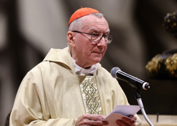 Pietro Parolin, cardeal italiano apontado como um dos favoritos no conclave, tem longa história na América Latina