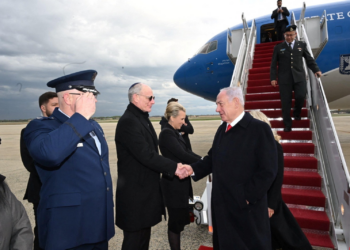 Netanyahu chega aos EUA para discutir tarifas e ameaça iraniana com Trump