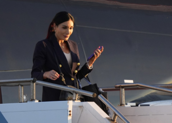 Laura Loomer, a influencer de extrema direita que aconselha Trump