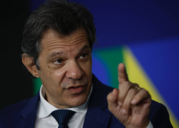 Haddad diz que não é hora de anunciar medida contra tarifas: 'ver se a poeira abaixa'