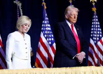 'Gabinete da Fé': quem é a pastora que ganhou destaque no governo dos EUA e prometeu 'inferno' a quem não votasse em Trump