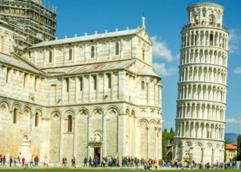 Torre de Pisa resiste a terremoto mas segue inclinando ano a ano