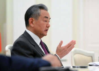 China critica EUA por agir de 'forma imprudente' e diz que 'irá ignorar' qualquer nova alta de tarifas