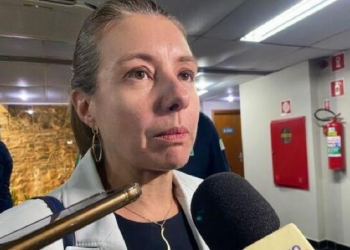 Flávia passa mal e precisa ser medicada