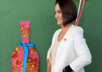 Michelle Bolsonaro dança Siriri em Cuiabá