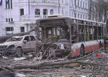 Rússia lança mísseis contra Ucrânia e deixa 32 mortos e mais de 80 feridos em Sumy