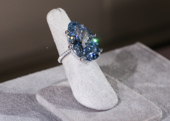 Diamante azul de 23 quilates vai a leilão e deve ser vendido por até US$ 50 milhões: 'O melhor que existe'