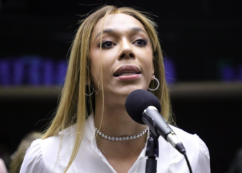 Governo Trump altera gênero de Erika Hilton para masculino em visto para EUA; ‘Transfobia de Estado’, afirma deputada