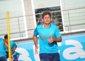 James Freitas comanda treino do Grêmio antes de Gre-Nal