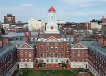 Como Harvard se tornou a universidade mais rica do mundo e sua fortuna lhe permite resistir à pressão de Trump