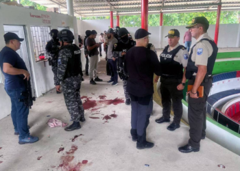 Homens armados disfarçados de militares matam ao menos 12 pessoas no Equador