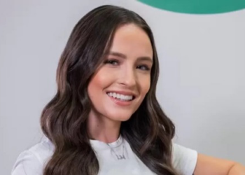 Larissa Manoela consegue anular contrato vitalício dos pais na Justiça