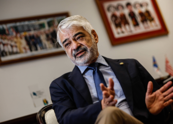 PT pede urnas eletrônicas ao TSE e analisa voto por celular em eleição do partido