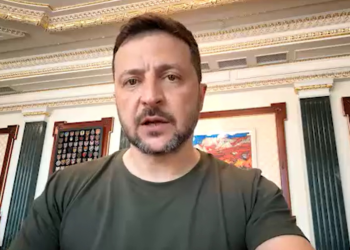 Zelensky acusa Rússia de 'tentar ganhar tempo' para continuar guerra; Moscou diz estar pronta para prosseguir com negociações