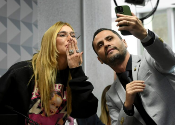 Selfies, curtidas e pouco decoro: conheça o novo Senado Federal