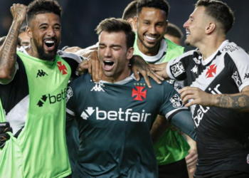 Com drama e emoção, Vasco avança na Copa do Brasil