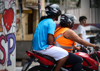 99 diz ter feito 450 mil corridas em semana em que Justiça suspendeu serviço