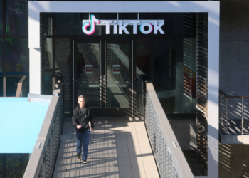 China nega exigir acesso a dados de usuários após União Europeia impor multa ao TikTok