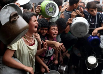 Gaza: 'Tenho mais medo da fome e das doenças do que dos bombardeios', diz palestino