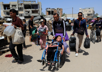 Grupo de brasileiros e palestinos resgatados da Faixa de Gaza desembarca em SP