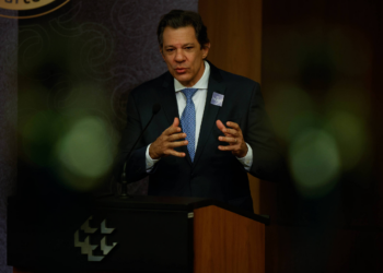 Governo Lula congela R$ 31,3 bi em despesas e anuncia aumento de IOF