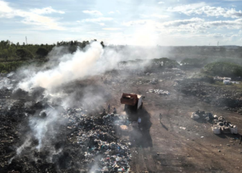 Ação conjunta no controle de queimadas no lixão em Confresa