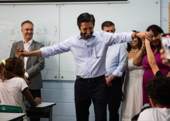 Gestão Nunes afasta diretores de escolas de SP sob argumento de baixo desempenho dos alunos