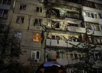 Após troca de prisioneiros, Rússia ataca a capital da Ucrânia e deixa 14 feridos