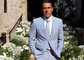 Marcos Buaiz posa com look de casamento com Isis Valverde: ‘Pronto para o altar’