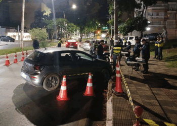 Duas edições da Operação Lei Seca resultam na prisão de 13 motoristas embriagados na madrugada deste domingo (25)