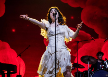 The Last Dinner Party faz show refrescante para público do C6 Fest