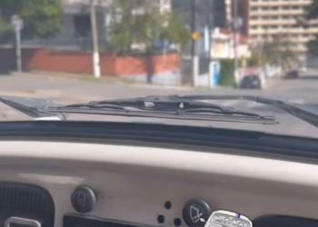 Sabrina Sato passeio de fusca com Zoe e Nicolas Prattes em SP: ‘Fusca do Zezé’