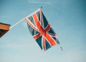 Reino Unido vai gastar mais de R$ 23 bilhões em treinamento para reduzir trabalhadores imigrantes