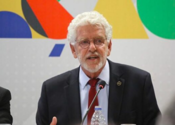 Contra a meritocracia e contra as escolas cívico-militares: o sociólogo por trás da educação no governo Lula