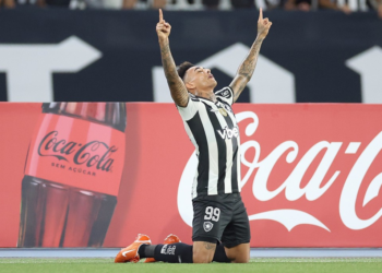 Botafogo garante vaga nas oitavas da Libertadores com vitória heróica