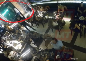 Vídeo mostra homem que destruiu deck do Haru espancando cliente no banheiro