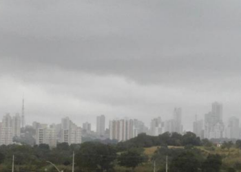 Tempo vira e Cuiabá tem chuva com 23 graus nesta quarta; frio esperado para amanhã é de 14 graus