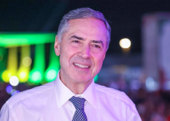 Entre um axé e outro, Barroso critica a incultura do brasileiro