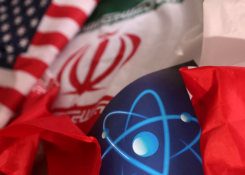 Irã expande atividade nuclear, desafiando 'pressão máxima' dos EUA