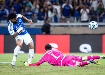 Cruzeiro vence o Flamengo com gol de Gabigol e assume o G4 do Brasileirão